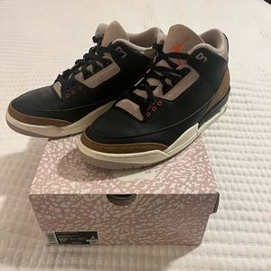 Air Jordan 3 Retro 10.5 Black/Rush Orange Fossil stone
